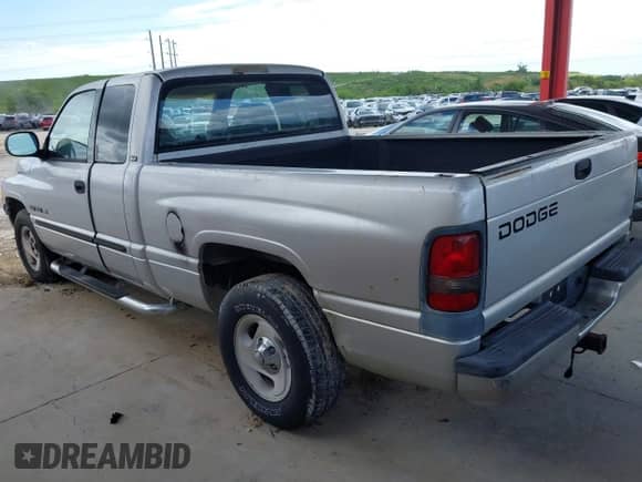 2001 Dodge 1500 z VIN 3B7HC13Y41G770457, wystawiony jako IAAI lot #42646902 z przebiegiem 209 891 mil mil oraz . Historia ofert i sprzedaży dostępna na DreamBid. Obrazek 3.