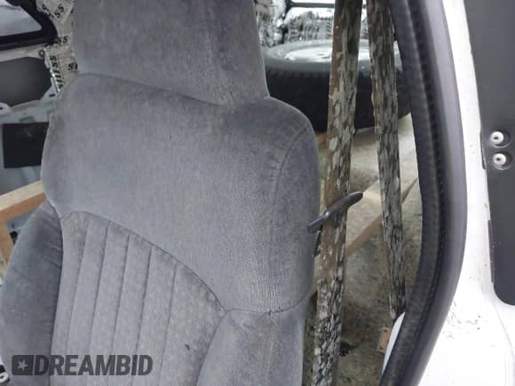 2000 Chevrolet Blazer LS с VIN 1GNCT18W6YK294336, выставлен на аукционе IAAI как лот 41337457 с пробегом 239 294 миль миль и . История ставок и продаж доступна на DreamBid. Изображение 13.