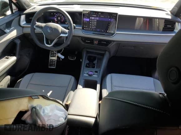 2025 Volkswagen Tiguan с VIN 3VVGR7RM7SM023408, выставлен на аукционе Copart как лот 71802135 с пробегом 296 миль миль и Списание • Salvage title. История ставок и продаж доступна на DreamBid. Изображение 8.