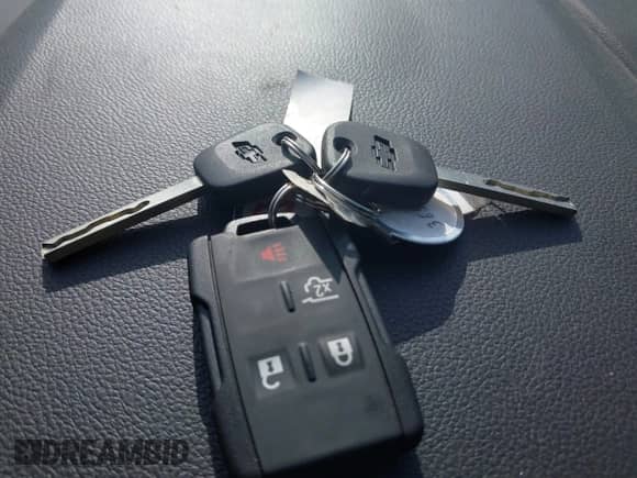 2018 Chevrolet Tahoe Commercial z VIN 1GNLCDEC1JR236515, wystawiony jako IAAI lot #42900363 z przebiegiem 116 661 mil mil oraz . Historia ofert i sprzedaży dostępna na DreamBid. Obrazek 11.