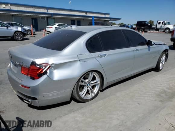 2012 BMW 7 Series 750Li с VIN WBAKB8C5XCC965182, выставлен на аукционе Copart как лот 68873985 с пробегом Не указан миль и Списание • Salvage title. История ставок и продаж доступна на DreamBid. Изображение 3.