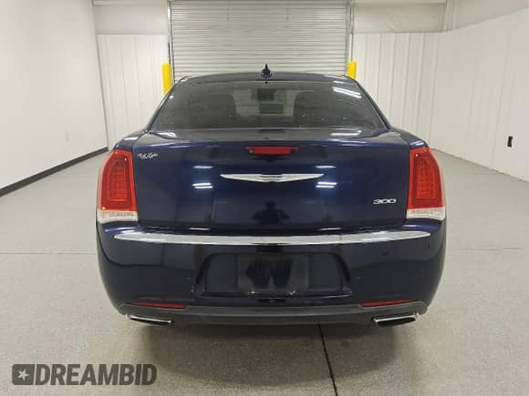 2015 Chrysler 300 Limited z VIN 2C3CCAAG8FH743696, wystawiony jako Copart lot #84967885 z przebiegiem 137 999 mil mil oraz Czysty tytuł • Clean title. Historia ofert i sprzedaży dostępna na DreamBid. Obrazek 6.