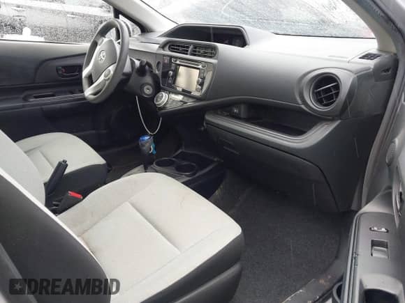 2015 Toyota Prius One z VIN JTDKDTB35F1575641, wystawiony jako IAAI lot #41803870 z przebiegiem 129 286 mil mil oraz . Historia ofert i sprzedaży dostępna na DreamBid. Obrazek 5.