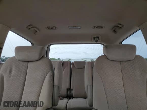 2007 Hyundai Entourage GLS with VIN KNDMC233376032281, listed as a Copart auction lot 73967304 with 252,331 mi miles and Salvage title. Bid and sale history available at DreamBid. Image 10.