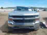 2018 Chevrolet Silverado 1500 LT z VIN 3GCUKREC0JG402410, wystawiony jako IAAI lot #43034711 z przebiegiem 73 836 mil mil oraz . Historia ofert i sprzedaży dostępna na DreamBid. Obrazek 13.