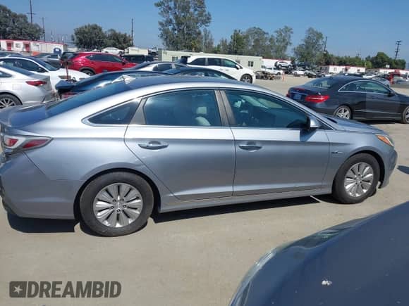 2016 Hyundai Sonata SE z VIN KMHE24L19GA026043, wystawiony jako IAAI lot #42509514 z przebiegiem 183 266 mil mil oraz . Historia ofert i sprzedaży dostępna na DreamBid. Obrazek 13.