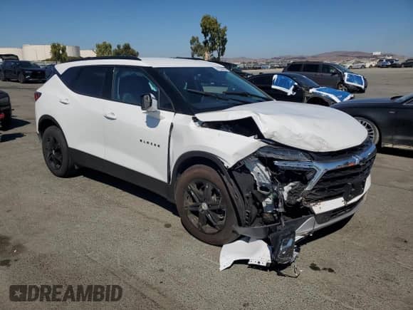 2024 Chevrolet Blazer LT z VIN 3GNKBDR45RS197857, wystawiony jako Copart lot #81234505 z przebiegiem 18 087 mil mil oraz Szkoda całkowita • Salvage title. Historia ofert i sprzedaży dostępna na DreamBid. Obrazek 4.