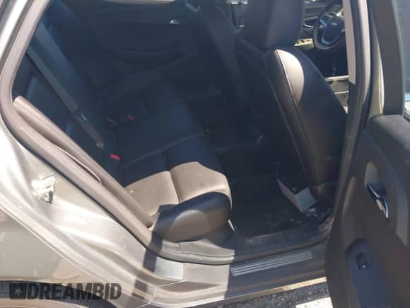 2016 Chevrolet Caprice Police Police z VIN 6G3NS5U20GL243876, wystawiony jako IAAI lot #43123585 z przebiegiem 106 984 mil mil oraz . Historia ofert i sprzedaży dostępna na DreamBid. Obrazek 8.