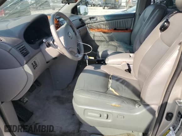 2006 Toyota Sienna XLE z VIN 5TDZA22C56S409978, wystawiony jako Copart lot #81127375 z przebiegiem 310 835 mil mil oraz Czysty tytuł • Clean title. Historia ofert i sprzedaży dostępna na DreamBid. Obrazek 7.