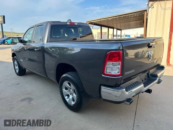 2020 Ram 1500 Big Horn z VIN 1C6RREBT8LN300501, wystawiony jako Copart lot #89440095 z przebiegiem 78 362 mil mil oraz Czysty tytuł • Clean title. Historia ofert i sprzedaży dostępna na DreamBid. Obrazek 3.