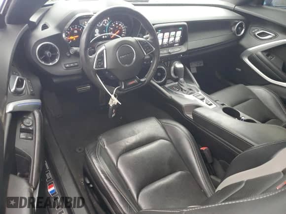 2018 Chevrolet Camaro 2SS с VIN 1G1FH3D79J0110485, выставлен на аукционе Copart как лот 43199445 с пробегом 38 636 миль миль и Списание • Salvage title. История ставок и продаж доступна на DreamBid. Изображение 8.