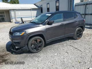 2020 Jeep Compass Altitude с VIN 3C4NJCBB3LT141171, выставлен на аукционе Copart как лот 67639105 с пробегом 62 750 миль миль и Списание • Salvage title. История ставок и продаж доступна на DreamBid. Изображение 1.