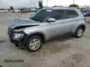 2020 Hyundai Venue SEL с VIN KMHRC8A31LU017582, выставлен на аукционе Copart как лот 71413174 с пробегом 87 714 миль миль и Списание • Salvage title. История ставок и продаж доступна на DreamBid. Изображение 1.