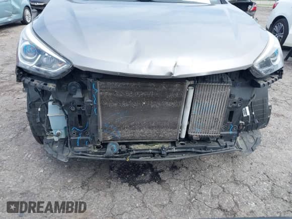 2018 Hyundai Santa Fe Ultimate with VIN 5XYZW4LA4JG527567, listed as a IAAI auction lot 42108160 with 106,616 mi miles and . Bid and sale history available at DreamBid. Image 6.