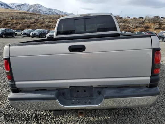 1998 Dodge 2500 with VIN 1B7KF23D1WJ131443, listed as a Copart auction lot 86404184 with 303,655 mi miles and Salvage title. Bid and sale history available at DreamBid. Image 6.