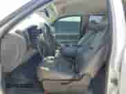 2012 Chevrolet Silverado 1500 Work Truck z VIN 3GCPKPEA0CG138219, wystawiony jako Copart lot #61843135 z przebiegiem 132 367 mil mil oraz Szkoda całkowita • Salvage title. Historia ofert i sprzedaży dostępna na DreamBid. Obrazek 7.