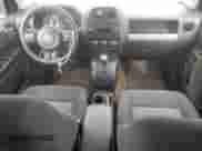 2014 Jeep Compass Sport z VIN 1C4NJCBB0ED865621, wystawiony jako Copart lot #52941835 z przebiegiem 93 487 mil mil oraz Szkoda całkowita • Salvage title. Historia ofert i sprzedaży dostępna na DreamBid. Obrazek 8.