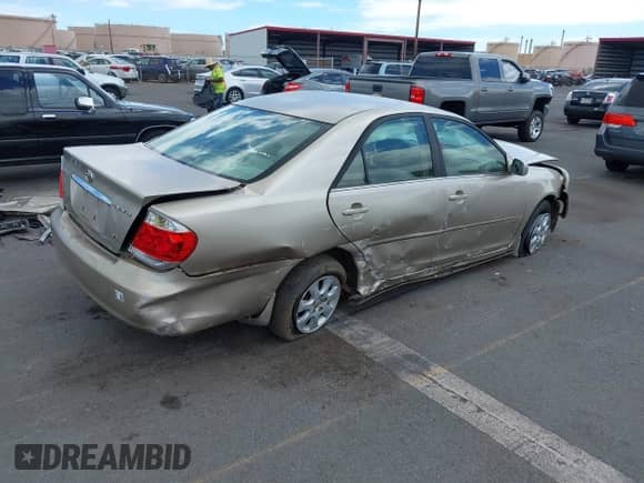 2005 Toyota Camry LE with VIN JTDBF30K150158395, listed as a IAAI auction lot 42998789 with Not provided miles and . Bid and sale history available at DreamBid. Image 4.