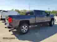 2015 Chevrolet Silverado 2500HD LTZ z VIN 1GC1KWE80FF675823, wystawiony jako Copart lot #80006275 z przebiegiem 153 818 mil mil oraz Szkoda całkowita • Salvage title. Historia ofert i sprzedaży dostępna na DreamBid. Obrazek 3.