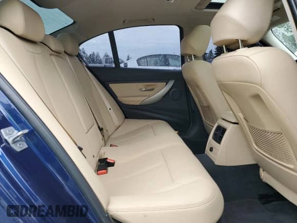 2018 BMW 3 Series 320i xDrive z VIN WBA8A3C51JA492166, wystawiony jako Copart lot #90835525 z przebiegiem 71 156 mil mil oraz Szkoda całkowita • Salvage title. Historia ofert i sprzedaży dostępna na DreamBid. Obrazek 10.