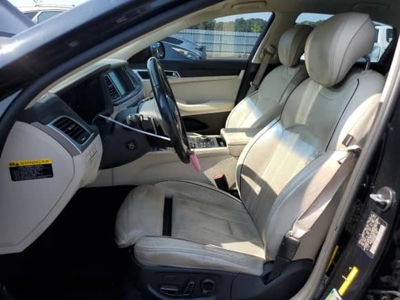 2016 Hyundai Genesis 3.8L с VIN KMHGN4JE3GU137594, выставлен на аукционе Copart как лот 66179375 с пробегом 157 053 миль миль и Списание • Salvage title. История ставок и продаж доступна на DreamBid. Изображение 7.