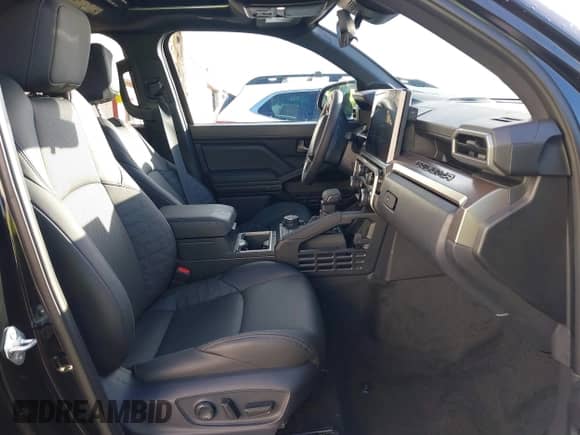2024 Toyota Tacoma SR5 with VIN 3TMLB5JNXRM049327, listed as a IAAI auction lot 40906568 with 691 mi miles and . Bid and sale history available at DreamBid. Image 5.