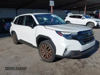 2025 Subaru Forester z VIN JF2SLDFC5SH520547, wystawiony jako IAAI lot #42703632 z przebiegiem 4 831 mil mil oraz . Historia ofert i sprzedaży dostępna na DreamBid. Obrazek 1.