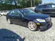2013 Mercedes-Benz C 300 Sport z VIN WDDGF8AB1DG118749, wystawiony jako Copart lot #80188825 z przebiegiem 154 569 mil mil oraz Nie do naprawy • Non repairable. Historia ofert i sprzedaży dostępna na DreamBid. Obrazek 4.