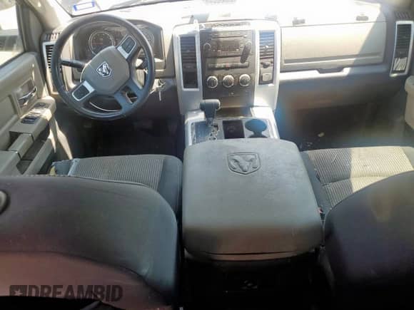 2011 Ram 1500 SLT z VIN 1D7RB1CT3BS530604, wystawiony jako Copart lot #71685235 z przebiegiem 247 902 mil mil oraz Szkoda całkowita • Salvage title. Historia ofert i sprzedaży dostępna na DreamBid. Obrazek 8.