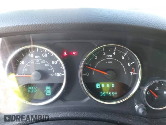 2018 Jeep Wrangler Sahara with VIN 1C4AJWBG5JL895550, listed as a IAAI auction lot 43303531 with 39,755 mi miles and . Bid and sale history available at DreamBid. Image 7.