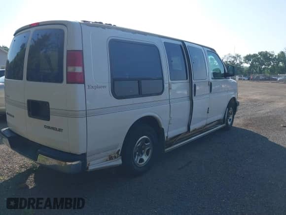 2003 Chevrolet Express Cargo YF7 Upfitter с VIN 1GBFG15T431189253, выставлен на аукционе IAAI как лот 42524935 с пробегом 258 211 миль миль и . История ставок и продаж доступна на DreamBid. Изображение 4.