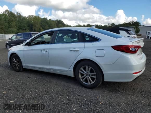 2017 Hyundai Sonata 2.4L z VIN 5NPE24AF5HH536516, wystawiony jako Copart lot #70727485 z przebiegiem 143 810 mil mil oraz Szkoda całkowita • Salvage title. Historia ofert i sprzedaży dostępna na DreamBid. Obrazek 2.