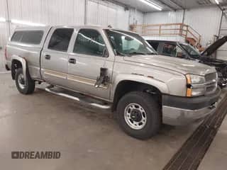 2003 Chevrolet Silverado 2500HD LS z VIN 1GCHK23U43F219262, wystawiony jako IAAI lot #42208901 z przebiegiem 146 721 mil mil oraz . Historia ofert i sprzedaży dostępna na DreamBid. Obrazek 1.