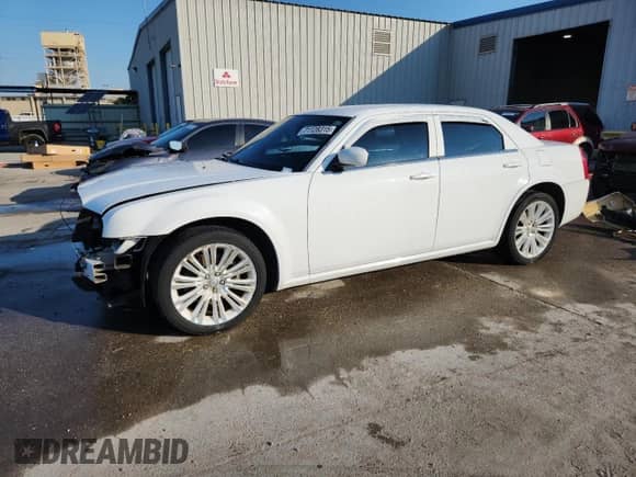 2010 Chrysler 300 S with VIN 2C3CA2CV4AH328326, listed as a Copart auction lot 71128315 with 122,788 mi miles and Salvage title. Bid and sale history available at DreamBid. Image 1.
