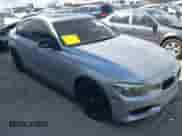 2013 BMW 3 Series 328i с VIN WBA3A5C55DF351209, выставлен на аукционе IAAI как лот 43276650 с пробегом 144 083 миль миль и . История ставок и продаж доступна на DreamBid. Изображение 1.