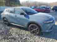 2024 Dodge Hornet R/T z VIN ZACPDFCW3R3A13488, wystawiony jako Copart lot #83318464 z przebiegiem 3 689 mil mil oraz Szkoda całkowita • Salvage title. Historia ofert i sprzedaży dostępna na DreamBid. Obrazek 4.