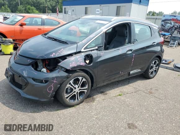 2018 Chevrolet Bolt EV Premier z VIN 1G1FX6S02J4111268, wystawiony jako Copart lot #67017075 z przebiegiem 68 064 mil mil oraz Szkoda całkowita • Salvage title. Historia ofert i sprzedaży dostępna na DreamBid. Obrazek 1.