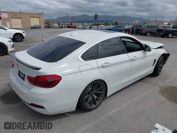 2019 BMW 4 Series 430i z VIN WBA4J1C52KBM17393, wystawiony jako IAAI lot #41914794 z przebiegiem 70 930 mil mil oraz . Historia ofert i sprzedaży dostępna na DreamBid. Obrazek 4.