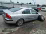 2004 Volvo S60 с VIN YV1RS59V842319339, выставлен на аукционе Copart как лот 61177875 с пробегом 147 712 миль миль и Списание • Salvage title. История ставок и продаж доступна на DreamBid. Изображение 3.