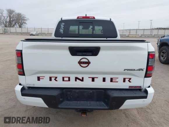 2023 Nissan Frontier SV z VIN 1N6ED1EK9PN615067, wystawiony jako IAAI lot #41554561 z przebiegiem 23 529 mil mil oraz . Historia ofert i sprzedaży dostępna na DreamBid. Obrazek 17.