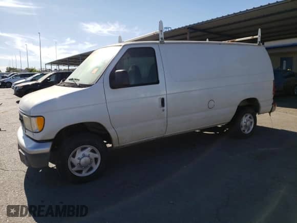 2003 Ford Econoline Cargo с VIN 1FTNE24L23HA55000, выставлен на аукционе Copart как лот 66069455 с пробегом 296 645 миль миль и Списание • Salvage title. История ставок и продаж доступна на DreamBid. Изображение 1.