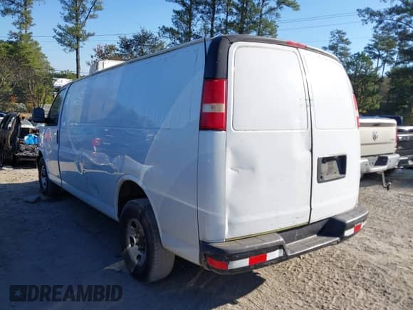 2014 Chevrolet Express Cargo with VIN 1GCWGGBA1E1124008, listed as a IAAI auction lot 43472963 with 334,848 mi miles and . Bid and sale history available at DreamBid. Image 3.