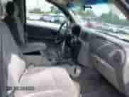 2003 Chevrolet TrailBlazer LTZ z VIN 1GNDT13S432373070, wystawiony jako IAAI lot #42754135 z przebiegiem 157 128 mil mil oraz . Historia ofert i sprzedaży dostępna na DreamBid. Obrazek 5.