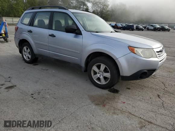 2013 Subaru Forester X z VIN JF2SHABC0DH413379, wystawiony jako Copart lot #81877155 z przebiegiem 165 562 mil mil oraz Szkoda całkowita • Salvage title. Historia ofert i sprzedaży dostępna na DreamBid. Obrazek 4.