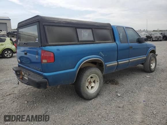 2000 Chevrolet S-10 LS z VIN 1GCDT19W0YK211205, wystawiony jako Copart lot #54510325 z przebiegiem 155 665 mil mil oraz Szkoda całkowita • Salvage title. Historia ofert i sprzedaży dostępna na DreamBid. Obrazek 3.