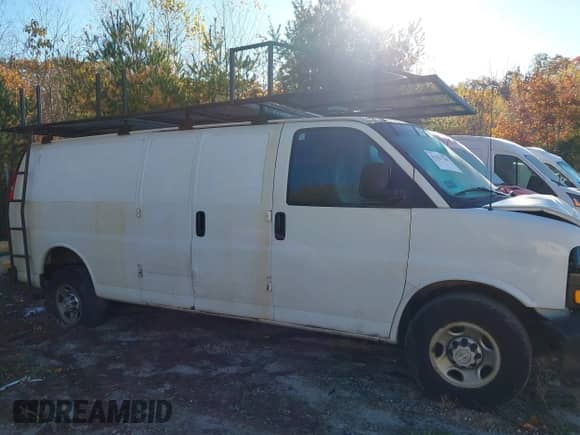 2018 Chevrolet Express Cargo z VIN 1GCWGBFP1J1315181, wystawiony jako IAAI lot #43227788 z przebiegiem 202 417 mil mil oraz . Historia ofert i sprzedaży dostępna na DreamBid. Obrazek 13.