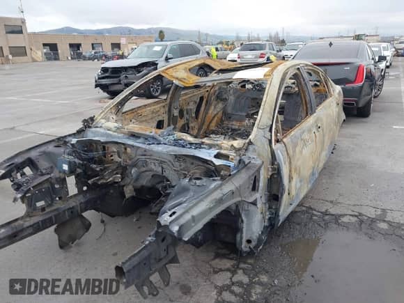 2014 Chevrolet SS z VIN 6G3F15RW4EL926728, wystawiony jako IAAI lot #41488571 z przebiegiem Nie podano mil oraz . Historia ofert i sprzedaży dostępna na DreamBid. Obrazek 6.