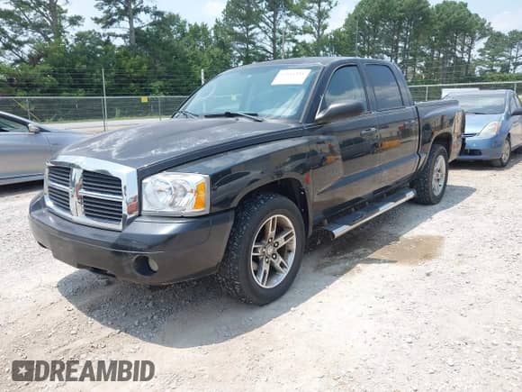 2007 Dodge Dakota SLT с VIN 1D7HW48P27S198997, выставлен на аукционе IAAI как лот 42411491 с пробегом 183 825 миль миль и . История ставок и продаж доступна на DreamBid. Изображение 2.