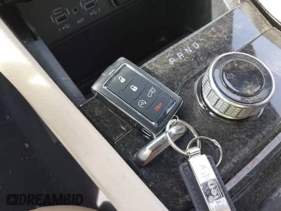 2023 Jeep Grand Cherokee Limited с VIN 1C4RJKBG3P8772286, выставлен на аукционе IAAI как лот 42892651 с пробегом 31 432 миль миль и . История ставок и продаж доступна на DreamBid. Изображение 11.