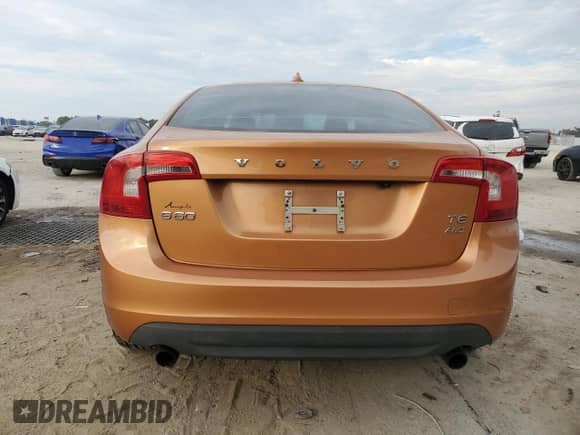 2012 Volvo S60 T6 with VIN YV1902FH8C2024792, listed as a Copart auction lot 43811995 with 189,057 mi miles and Salvage title. Bid and sale history available at DreamBid. Image 6.